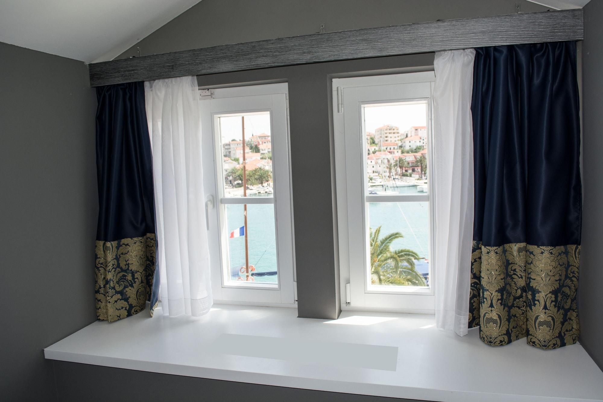 XII Century Heritage Hotel Trogir Extérieur photo