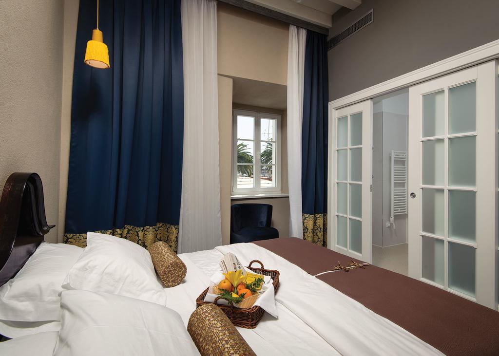 XII Century Heritage Hotel Trogir Extérieur photo